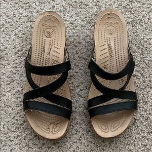 CROCS Women's Black Cross-Strap Sandals